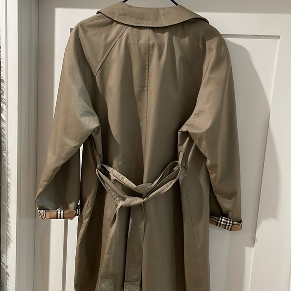 Vintage 1980s Burberry trench coat - Picture 6 of 7